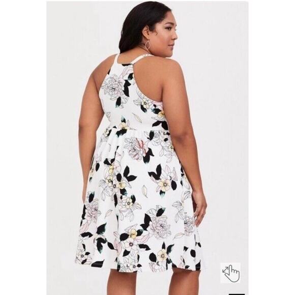 Torrid White Floral Textured Lined Knit High Neck Skater Dress Women's Size 2 - Picture 1 of 9
